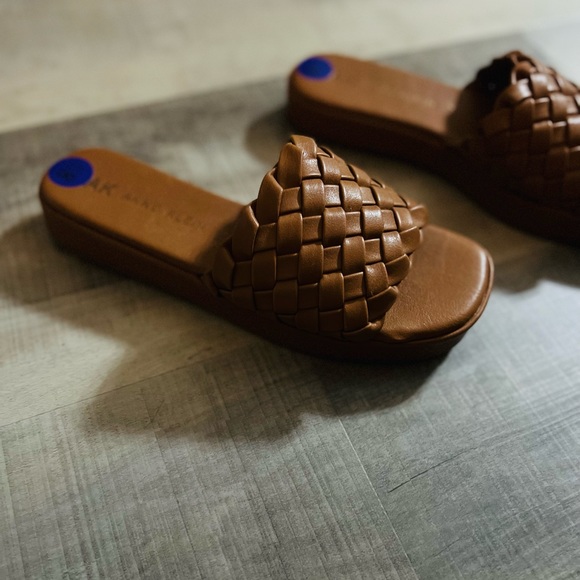 Chunky Anne Klein Sandals -SOLD - Picture 3 of 4